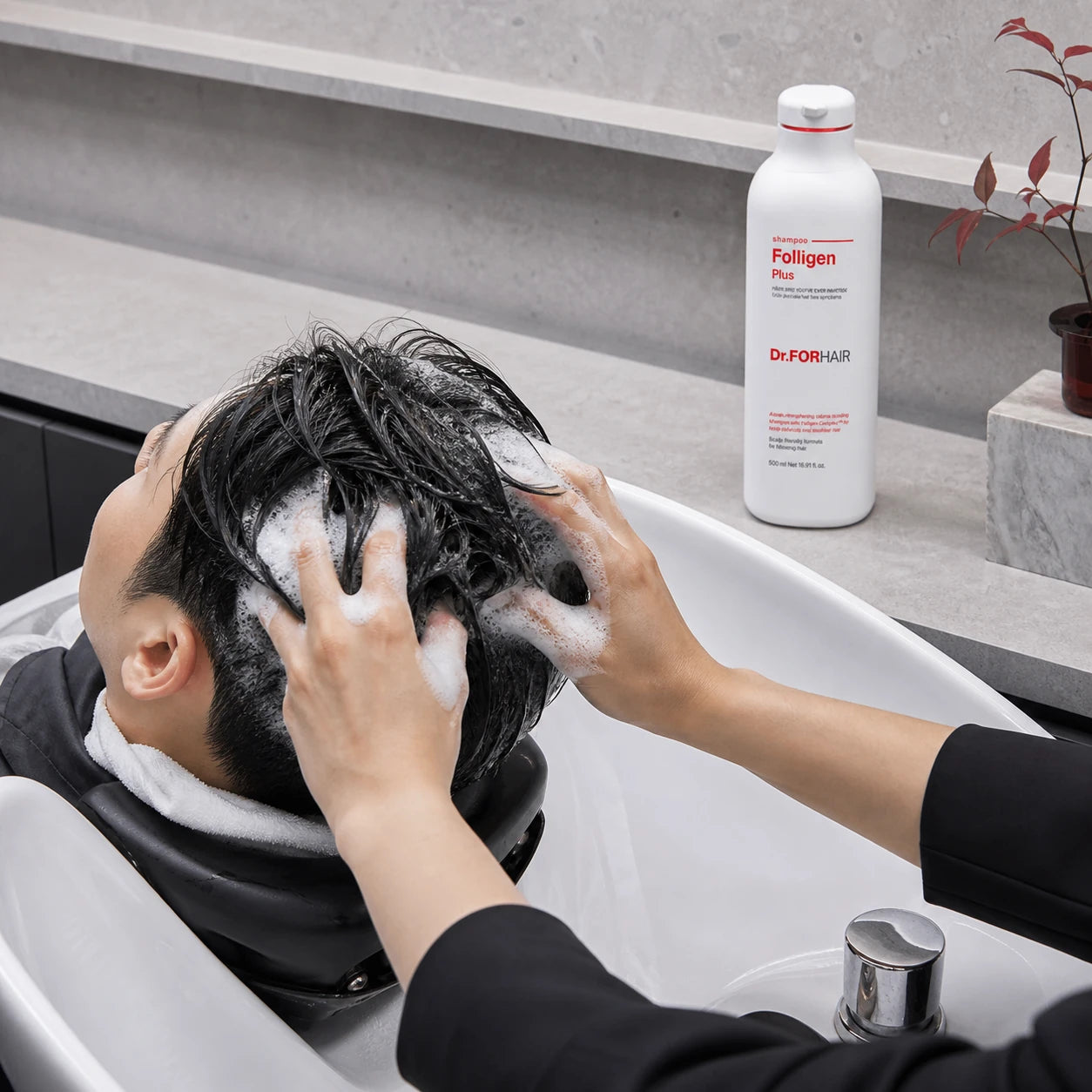 Salon professional massaging Dr.FORHAIR Folligen Plus Shampoo lather through wet hair