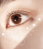 ProtoClinical k-beauty Collagen Eye Cream Sadoer for Fine Lines close-up eye area graphic with warm peach skin tones, a dark under-eye contour, and a soft neutral background
