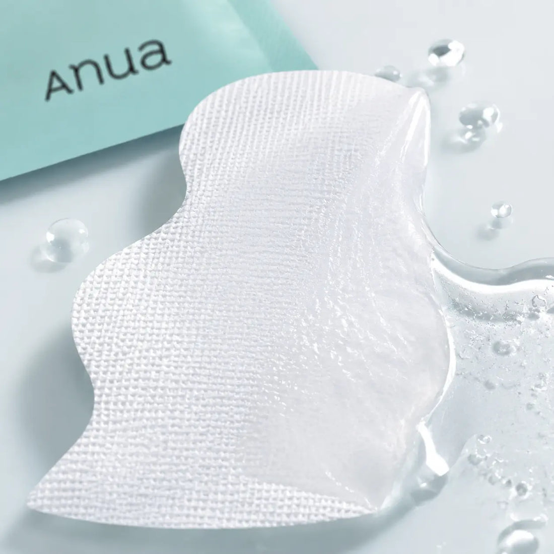 Dry ultra-thin mesh that melts into a dewy layer