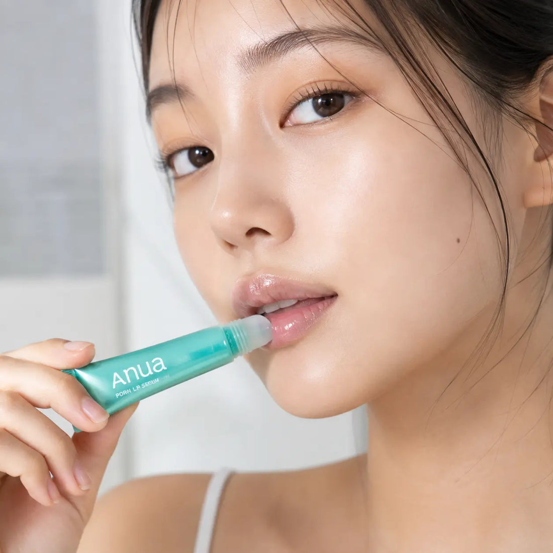 Clear, thick and cushiony with a glassy high-shine finish