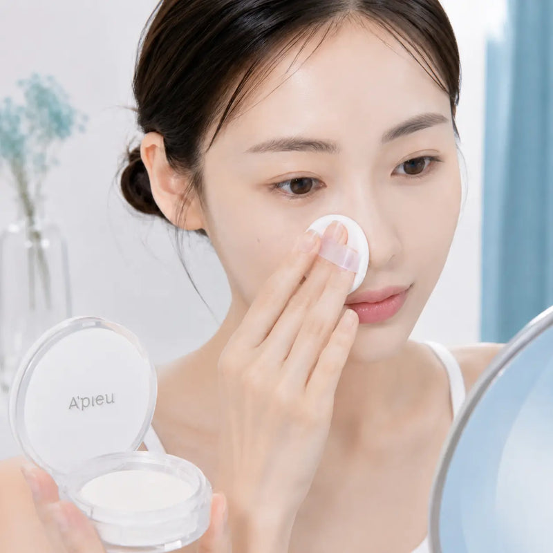 Applying A'PIEU Waterlock Finisher to control T-zone shine