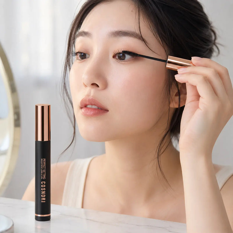 Applying COSNORI slim curved mascara brush for elongated lifted lashes