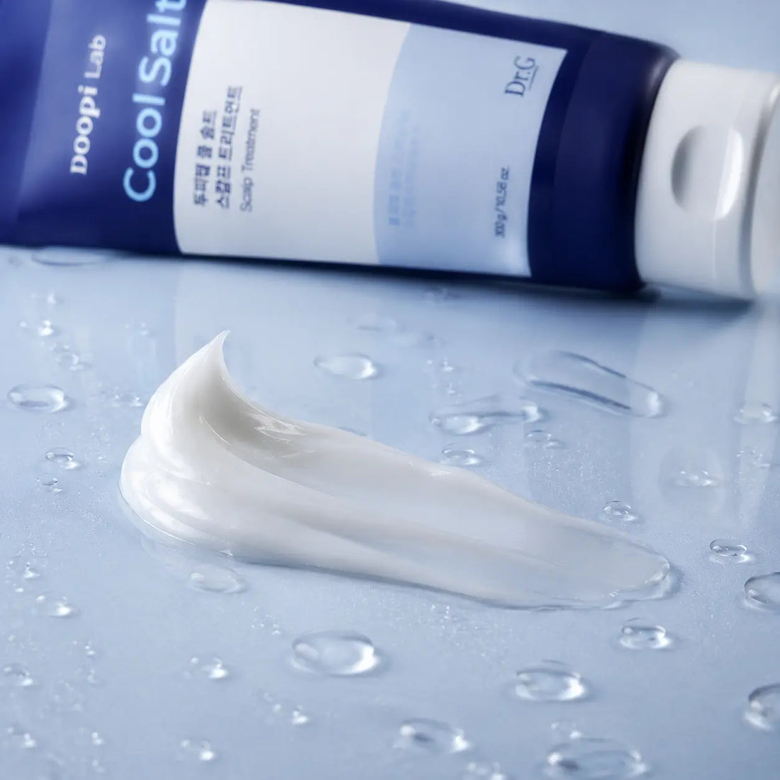 Smooth white rinse-out cream with a cool refreshed finish