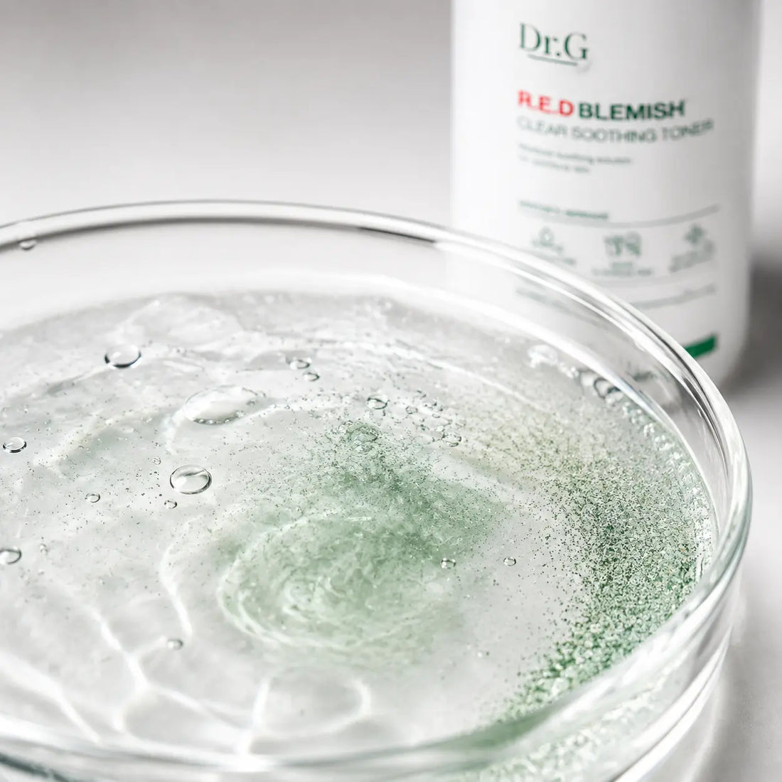Thin watery toner with a fresh, lightweight finish