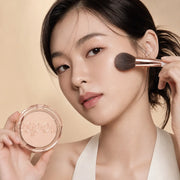 Applying espoir Pro Tailor Be Glow Sheer Powder with a brush