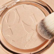 Fine satin texture of espoir Pro Tailor Be Glow Sheer Powder