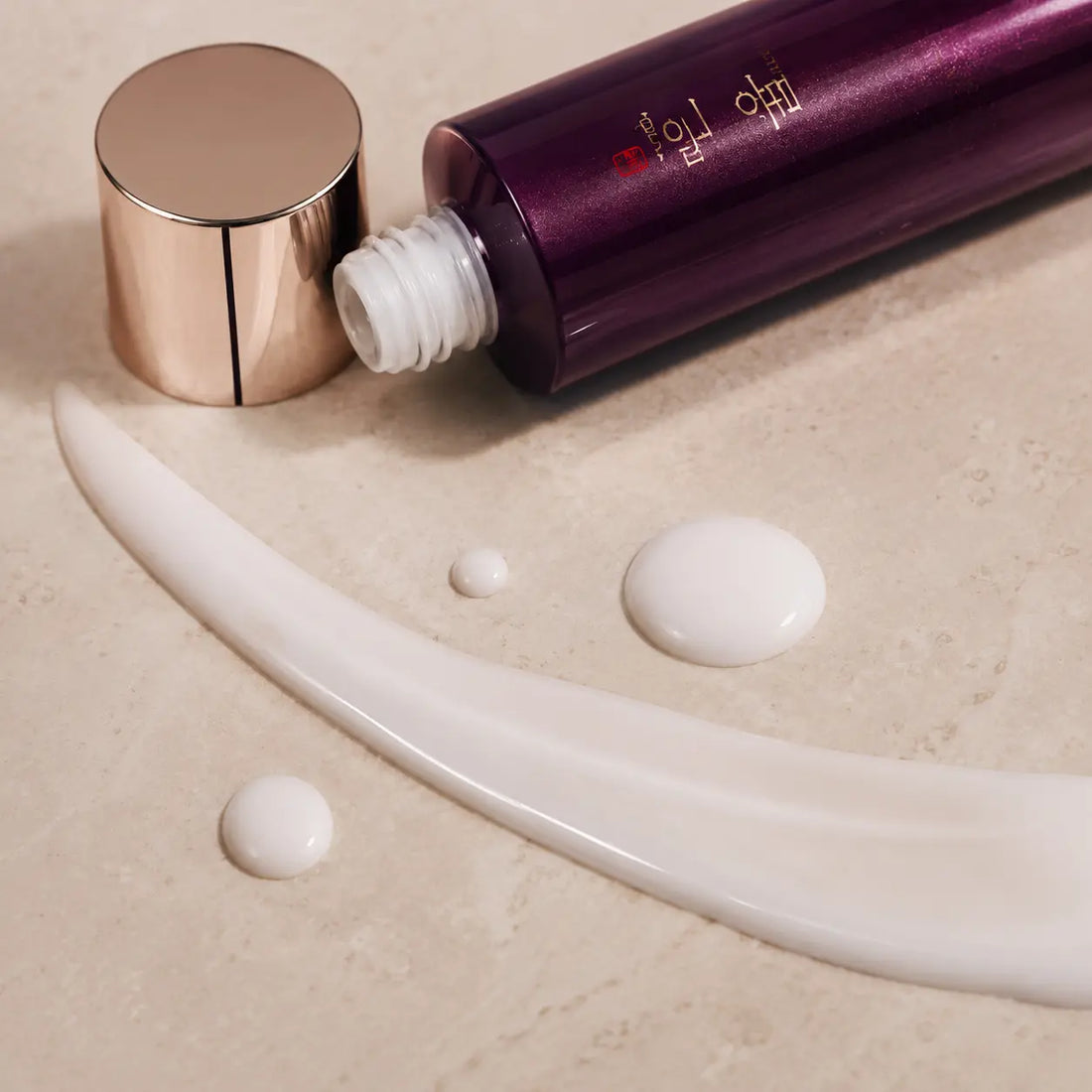 Lightweight milky emulsion with a silky satin finish