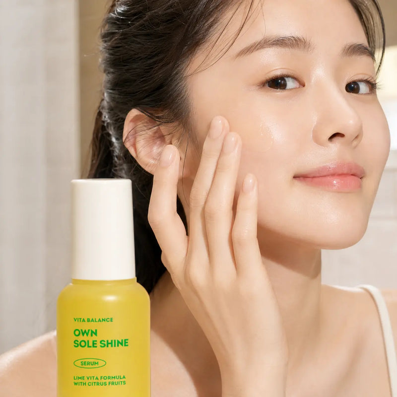 Model applying EUNYUL Vita Balance Own Sole Shine Serum