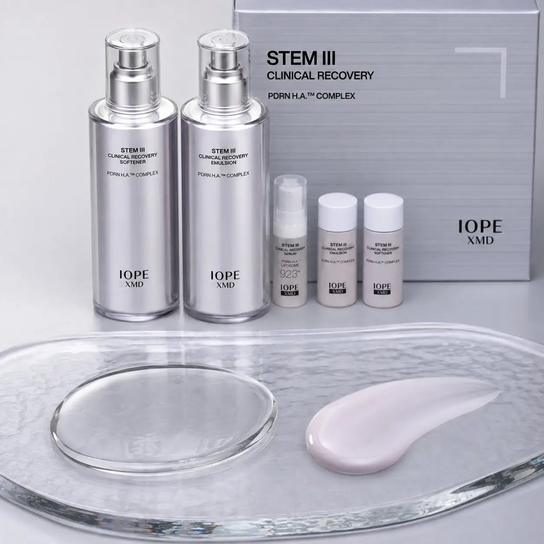 Watery essence plus silky milky emulsion, luminous finish