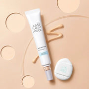 JUNGSAEMMOOL Pore Cealer and mini puff on pale peach acrylic