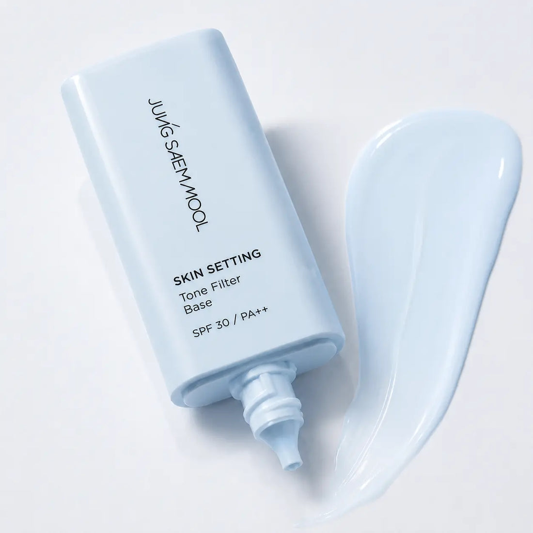 Very pale blue fluid cream with a sheer luminous finish