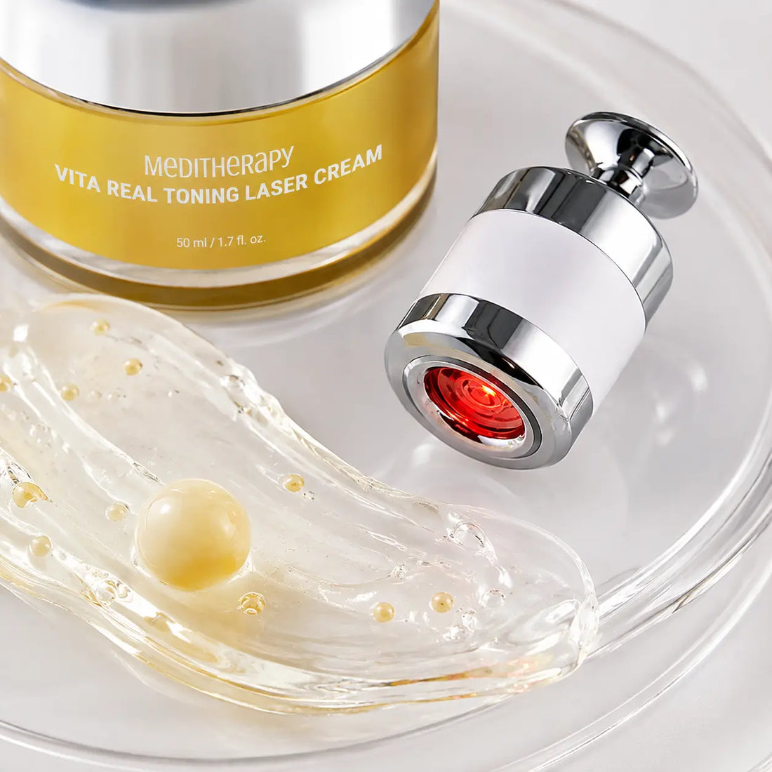 Translucent capsule gel-cream with a cushioned, softly luminous finish