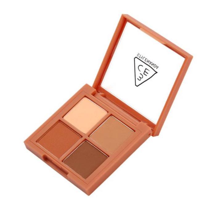 ProtoClinical k-beauty 3CE MINI MULTI EYE COLOR PALETTE 3.5g #BROWN RUM square eye palette close-up with warm brown and beige pans on a light background