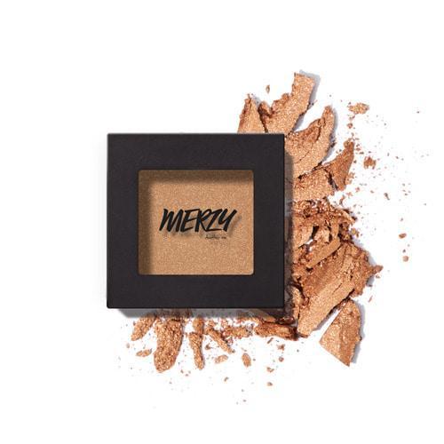 ProtoClinical k-beauty MERZY THE FIRST EYESHADOW 2g (5 Colors) single beige square eyeshadow compact centered on a light background with soft peach corner shading