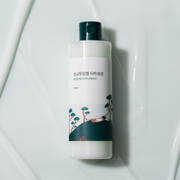 ProtoClinical k-beauty beauty product silhouette with a cool gray vertical center on a light background.