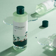 ProtoClinical k-beauty Round Lab Pine Calming Cica Toner 250ml graphic with soft mint tones and deeper teal lower accents.