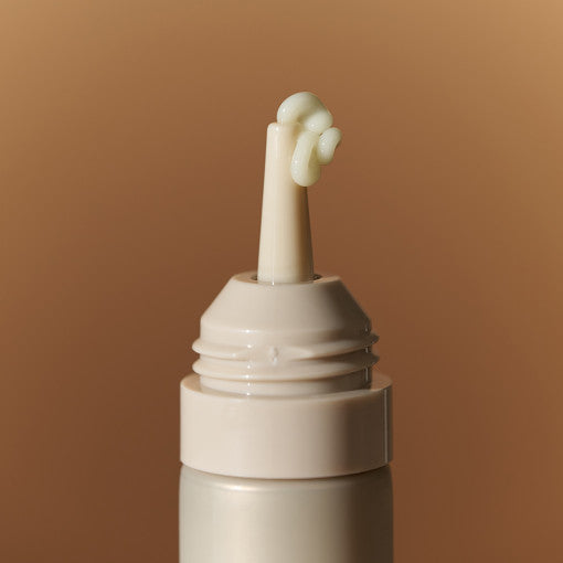 ProtoClinical k-beauty goodal Black Carrot Vita-A Retinol Eye Cream 30ml close-up of the beige applicator tip with pale cream on a warm beige background