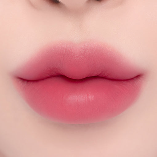 ProtoClinical k-beauty espoir Nowear Lipstick Volume Matte 3g (8 colors) close-up of centered lips with a soft blurred gradient and cool pink lip color