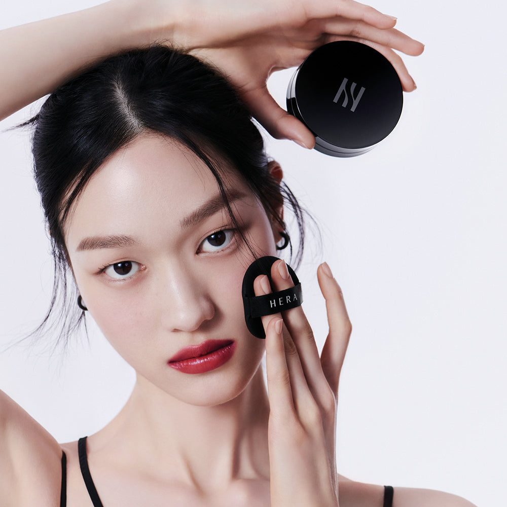 ProtoClinical k-beauty HERA Black Cushion Foundation SPF34/PA++ 15gx2 [Cushion+refill] shade 21N1 VANILLA beauty campaign visual on a light background.