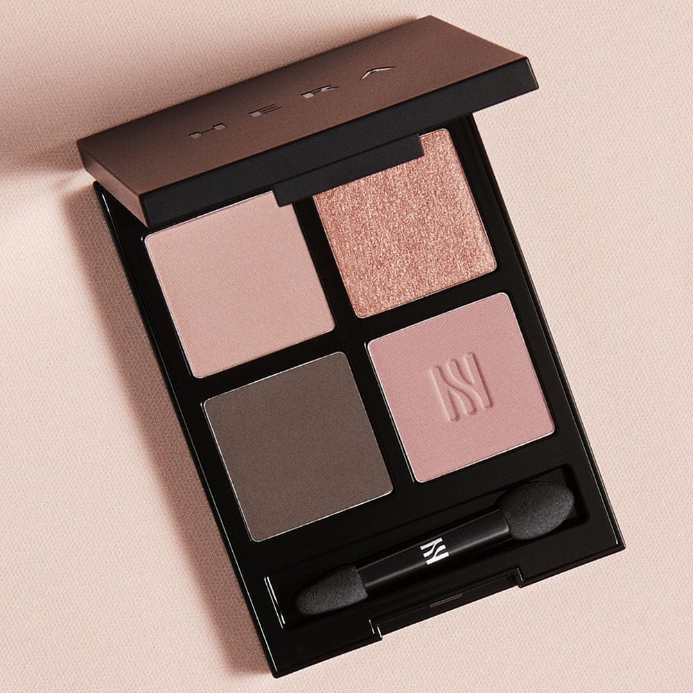 ProtoClinical k-beauty HERA Quad Eye Color 10.5g 02 DELICATE ROSE close-up of a rosy eye shadow palette on a light background.