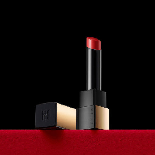 ProtoClinical k-beauty HERA Rouge Classy 3.5g dark beauty campaign graphic with an emerald center glow and a red lower band on a black background.