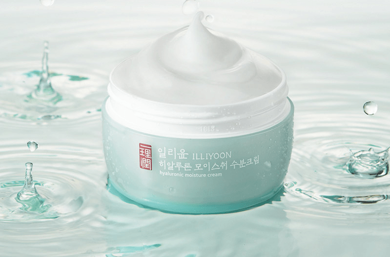 ProtoClinical k-beauty ILLIYOON Hyaluronic Moisture Cream 100ml single pale aqua cream container centered on a soft white and light blue background