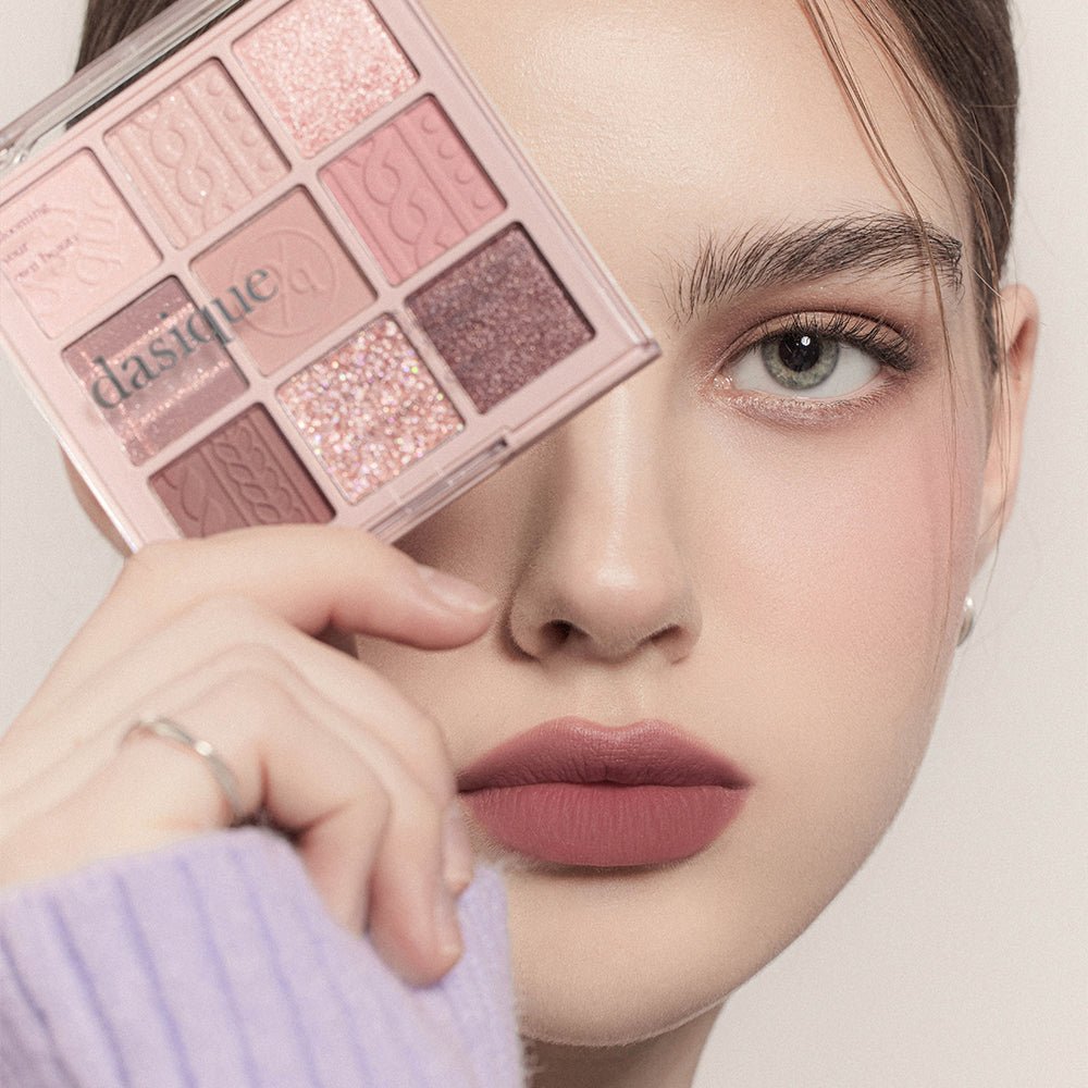 ProtoClinical k-beauty dasique Eyeshadow Palette - 16 Violet Knit shown in muted violet and mauve tones on a white background.
