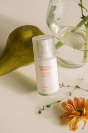 ProtoClinical k-beauty [haruharu wonder] Centella 4% TXA Dark Spot Go Away Serum 30ml single upright amber serum bottle centered on a pale cream background.