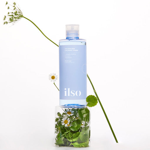 ProtoClinical k-beauty ilso Cicazulene Calming Toner 300ml in a tall pale aqua bottle centered upright on a white background with soft lavender side shading.