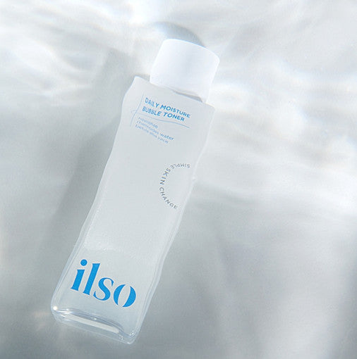 ProtoClinical k-beauty ilso Daily Moisture Bubble Toner 150ml shown as a single upright pale blue bottle centered on a light background