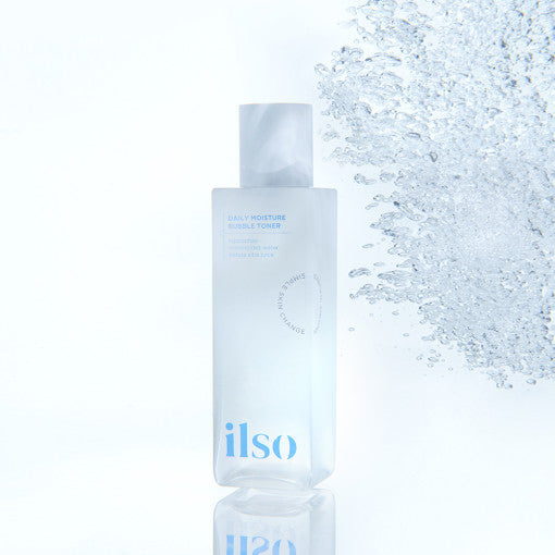 ProtoClinical k-beauty ilso Daily Moisture Bubble Toner 150ml in a tall pale blue bottle centered upright on a white background with soft aqua side shading.