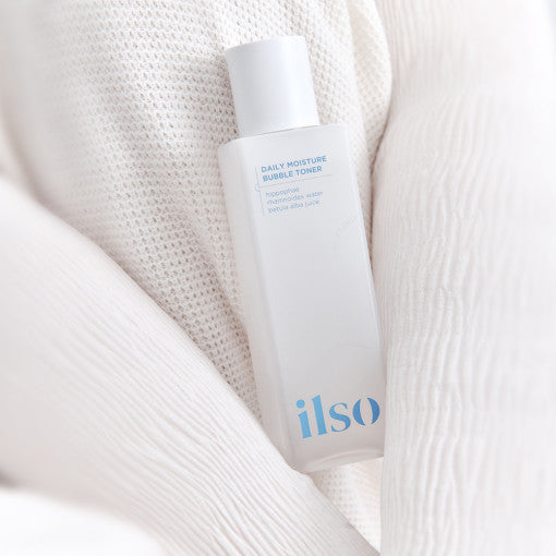 ProtoClinical k-beauty ilso Daily Moisture Bubble Toner 150ml shown as a single upright pale blue bottle centered on a light background