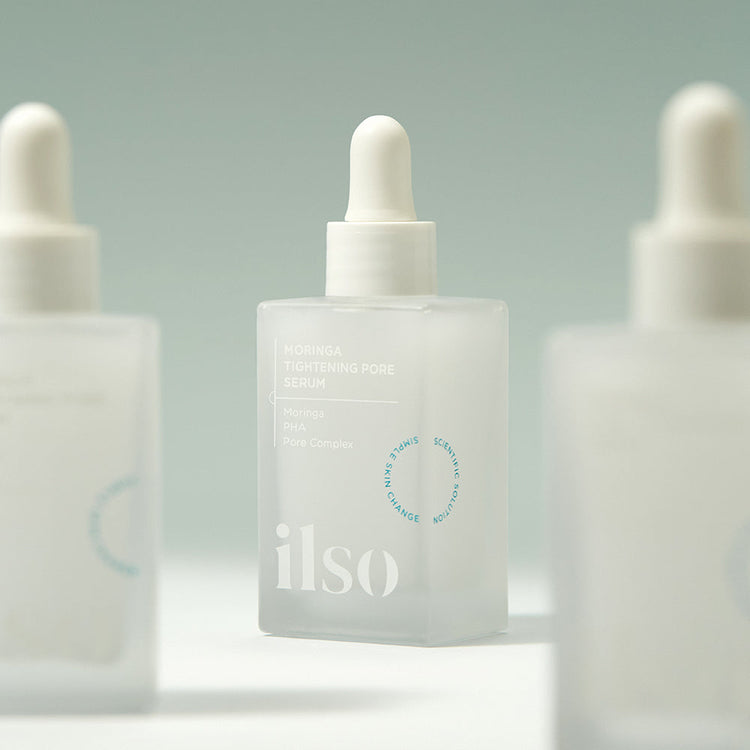 ProtoClinical k-beauty ilso Moringa Tightening Pore Serum 30ml single upright slim serum bottle centered on a light background with muted sage top shading and soft mauve side shading.