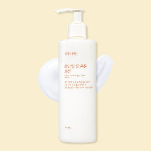 ProtoClinical k-beauty Shingmulnara White Rice Bright Tone Lotion 300ml in a single centered upright packshot with soft beige-pink tones and pale yellow side shading on a light background