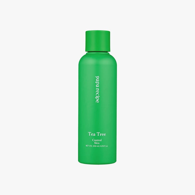 ProtoClinical k-beauty papa recipe Tea Tree Control Skin 200ml single upright green bottle centered on a white background with soft pink side accents.