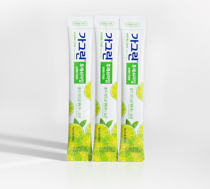 ProtoClinical k-beauty Gagreen Stick-type Fresh Mint Mouthwash 10ml X 10ea single upright mint-green stick mouthwash package centered on a pale background with soft lavender side shading.