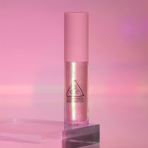 ProtoClinical k-beauty 3CE EYE SWITCH 4.3g vertical rosy pink shimmer swatch centered on a pale pink background with a darker center stripe