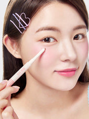 ProtoClinical k-beauty THE FACE SHOP EYE RISE Dual Under Eye Maker 0.6g single slim under-eye maker package centered vertically on a pale pink background with deep brown side shadows