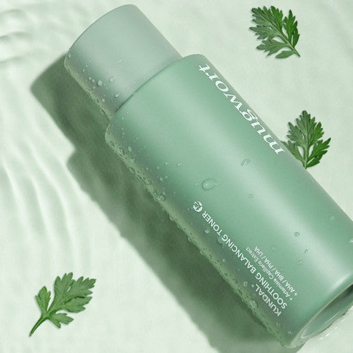 ProtoClinical k-beauty KUNDAL Mugwort Soothing Balancing Toner 200ml soft green beauty graphic with diagonal olive shading on a pale mint background.