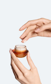 ProtoClinical k-beauty Sulwhasoo Concentrated Ginseng Rejuvenating Eye Cream 15ml detail image with soft beige and pale blue tones.