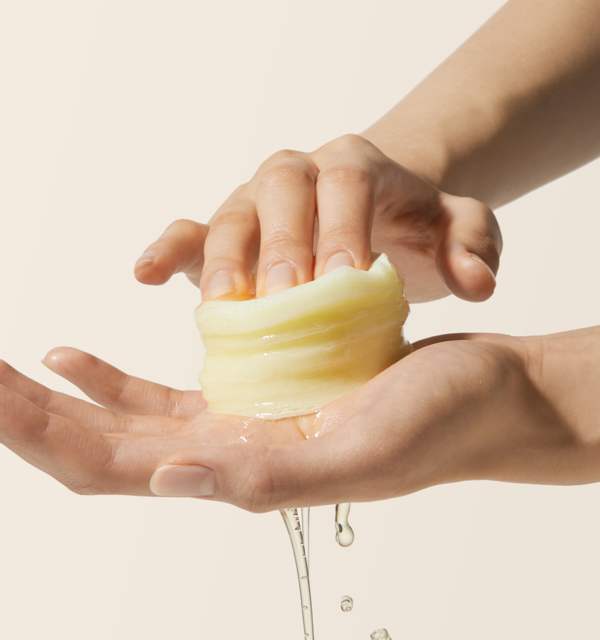Light watery dual-sided pad; fresh, lightly moisturized finish