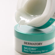 ProtoClinical k-beauty DERMATORY SALICINIC Pore Tightening Gel Pad 93g (30ea) close-up of glossy gel essence pouring from an open white-and-turquoise jar above the matching lid