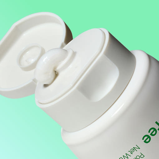 ProtoClinical k-beauty innisfree Green Tea Amino Hydrating Cleansing Foam 250g single upright pale green cleansing foam container with printed label on a clean white background