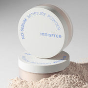 ProtoClinical k-beauty innisfree No-Sebum Moisture Powder 5g single round powder compact centered on a white background with pale blue corner accents