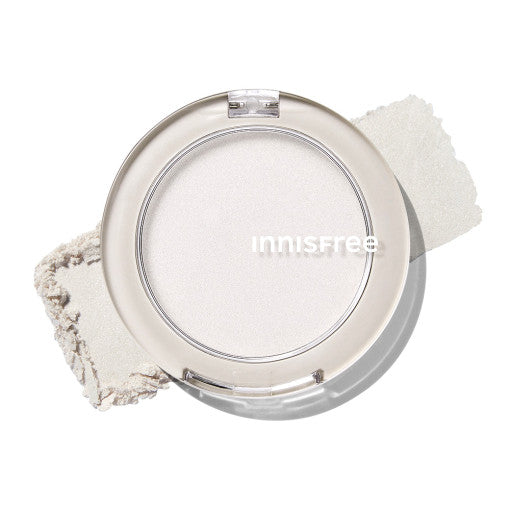 ProtoClinical k-beauty innisfree SHEER Glowy Highlighter single powder compact with a pale champagne center on a clean white background