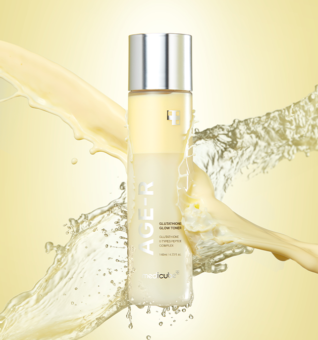 ProtoClinical k-beauty MEDICUBE: Age-r Glutathione Glow Toner (140ml) tall beige bottle centered vertically with a darker lower section and soft lavender side accents on a light background.