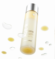 ProtoClinical k-beauty MEDICUBE: Age-r Glutathione Glow Toner (140ml) tall beige toner bottle centered vertically with soft lavender side accents on a light background