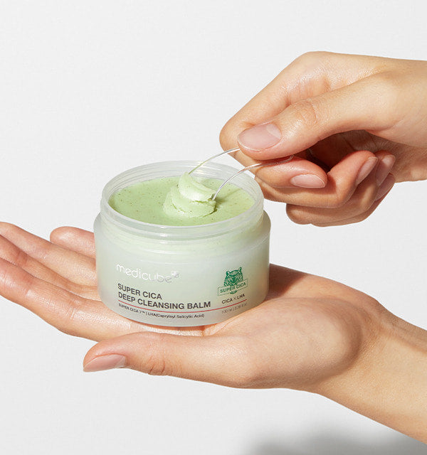ProtoClinical k-beauty MEDICUBE: Super Cica Deep Cleansing Balm (100ml) warm beige beauty graphic with a golden center on a pale lavender background.