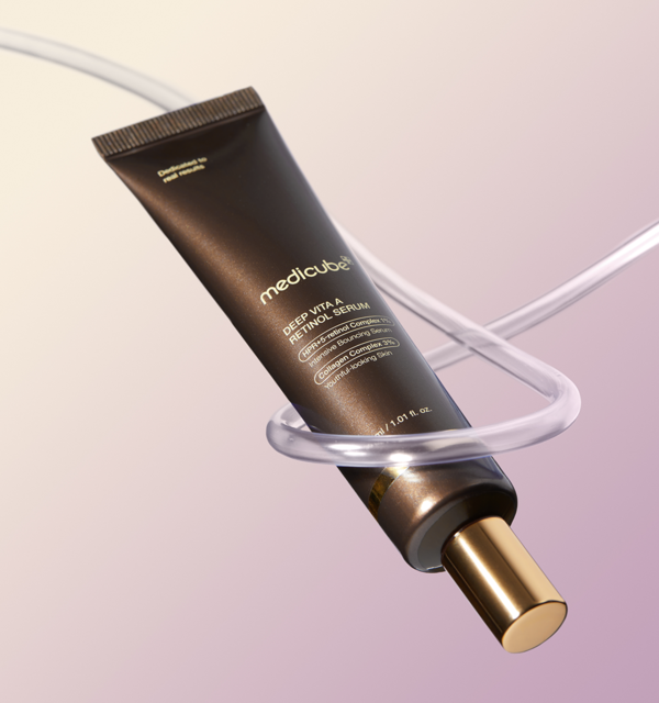 ProtoClinical k-beauty MEDICUBE: Deep Vita A Retinol Serum (30ml) single upright beige serum bottle with a dark cap on a pale pink background with gray-green accents