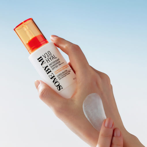 ProtoClinical k-beauty [SOME BY MI] V10 Hyal Antioxidant Sunscreen SPF 50+ PA++++ 40ml single sunscreen package centered on a light background